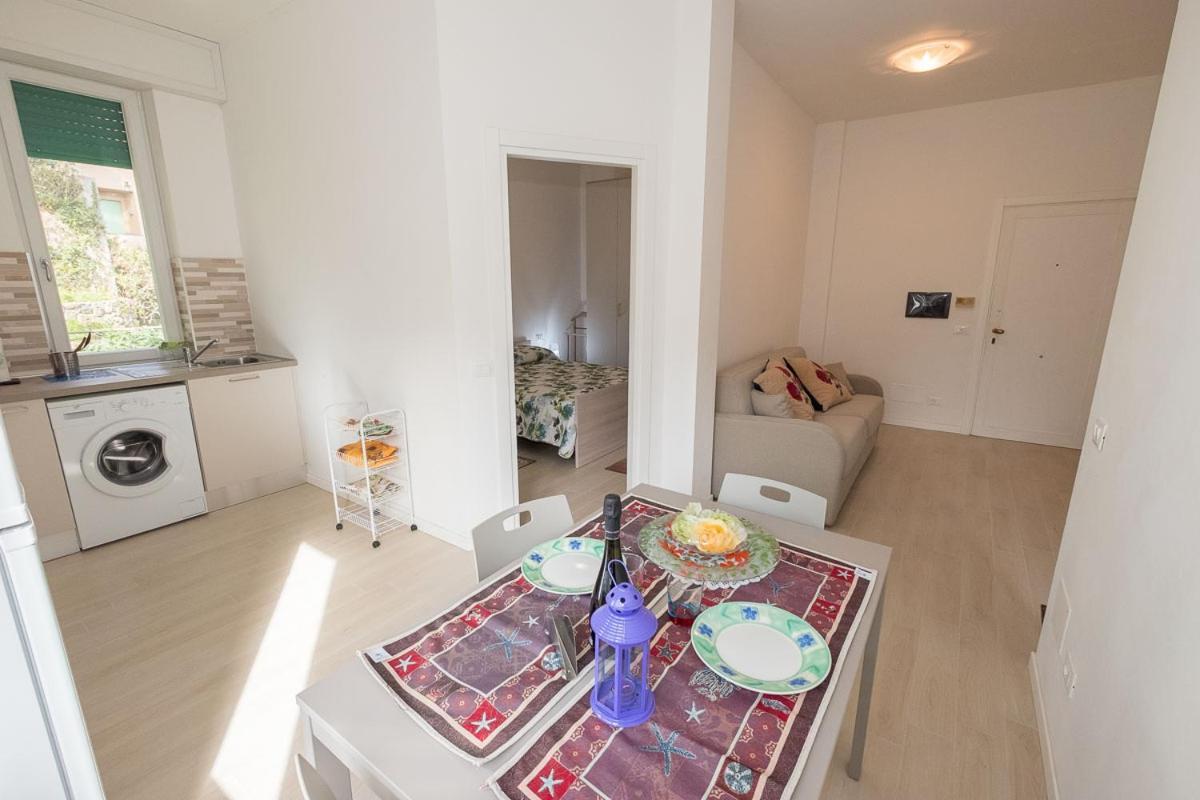 Olivia New Apt With - Ac モンテロッソ・アル・マーレ エクステリア 写真
