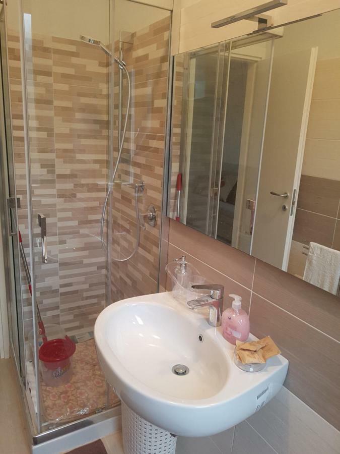 Olivia New Apt With - Ac モンテロッソ・アル・マーレ エクステリア 写真